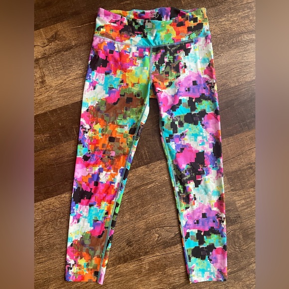 2🌎’s/$66~Saucony “The Scoot” Crop Athletic Running Yoga Leggings~Size M - Picture 2 of 16